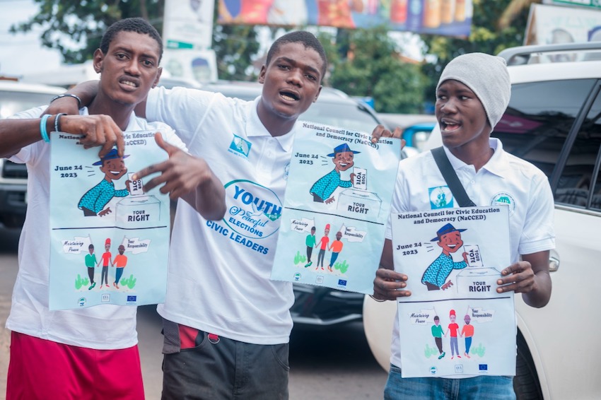 Young people promoting unity and peaceful dialogue during a peace parade in Freetown ahead of the June 2023 elections. Credit: International IDEA/Alfred Fornah